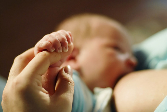 Casi el 60% de las madres da el pecho a sus hijos durante un año