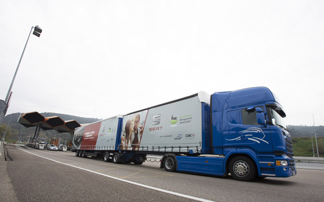 El mega camión demostró que es seguro y eficiente en carreteras españolas La prueba un mega camión resultó un éxito y es seguro que pronto habrá nuevas rutas