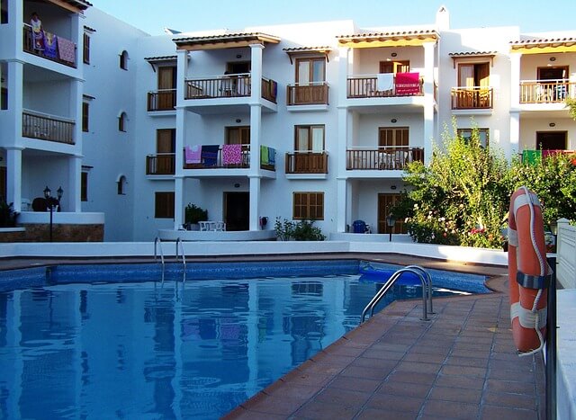 Los Seguros de Comunidades deben cubrir las piscinas comunitarias