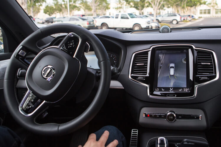 Sólo un tercio de los conductores se dejaría llevar por un vehículo autónomo, a pesar de ser más seguros Los coches autónomos son más seguros