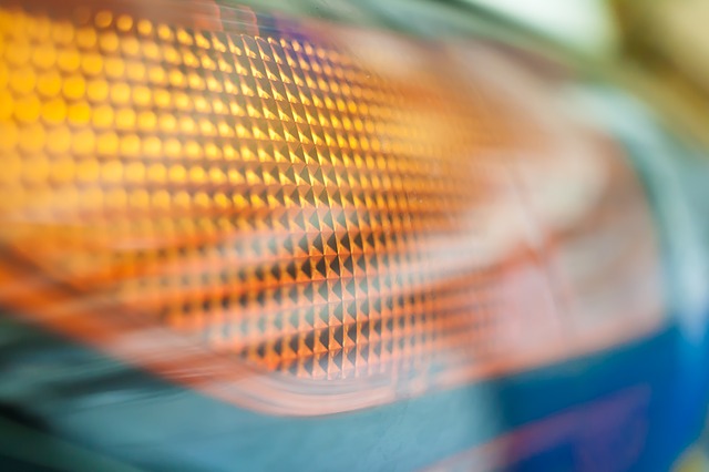 Un buen mantenimiento de las luces del coche puede evitar accidentes Más seguros en coche con un buen mantenimiento de luces