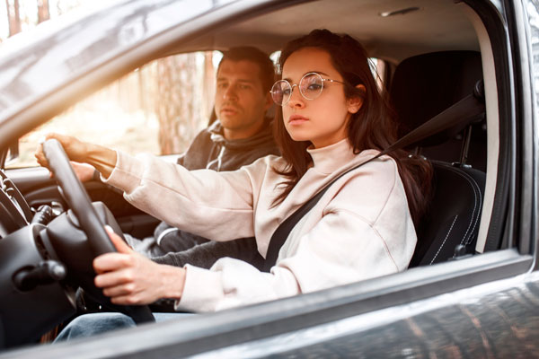 conductor ocasional joven